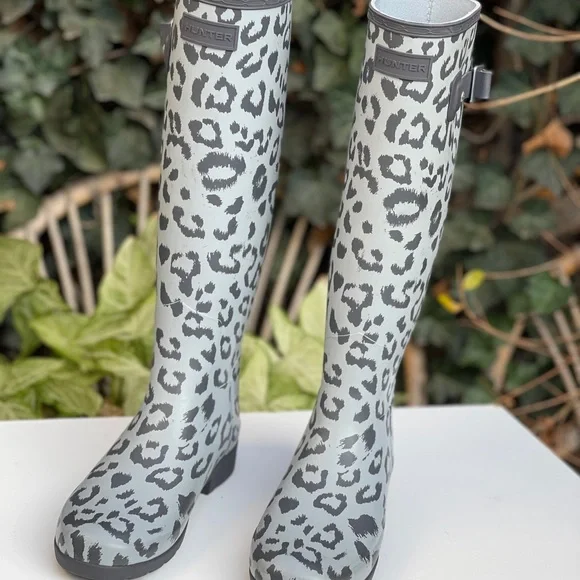 SOLD HUNTER BOOTS ⭐️ - Picture 7 of 8